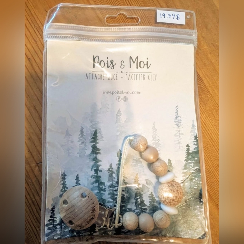NWT Pois & Moi Pacifier Clip